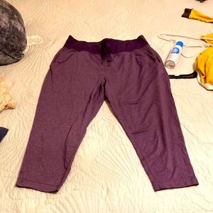 Like new Lululemon loose capri!!
